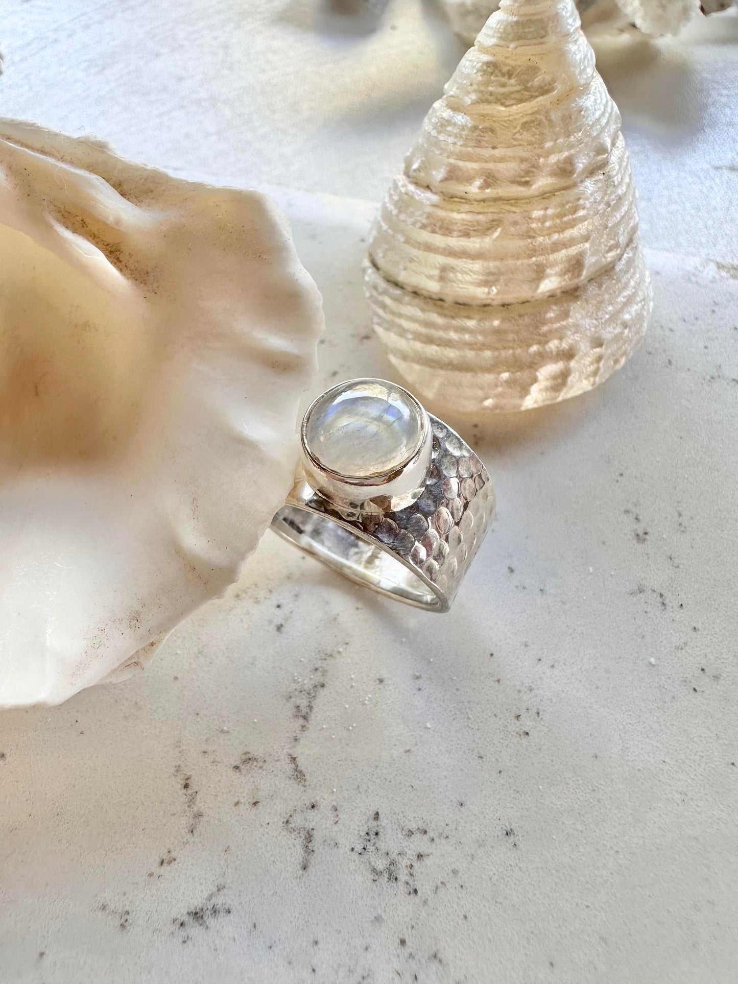 Hammered Band - Moonstone