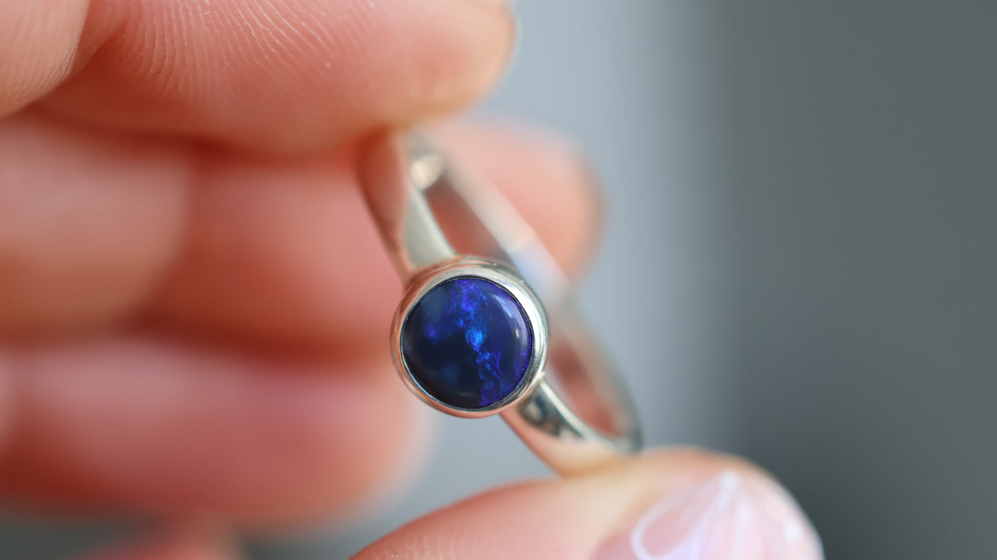 Solid Lightning Ridge Oapl Ring size 8.5 (Q 1/2)