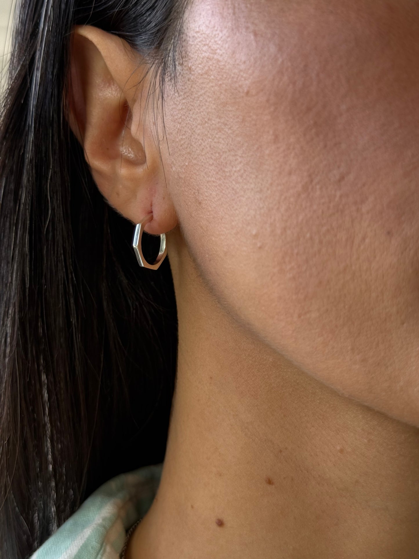 Hexagonal plain hoops