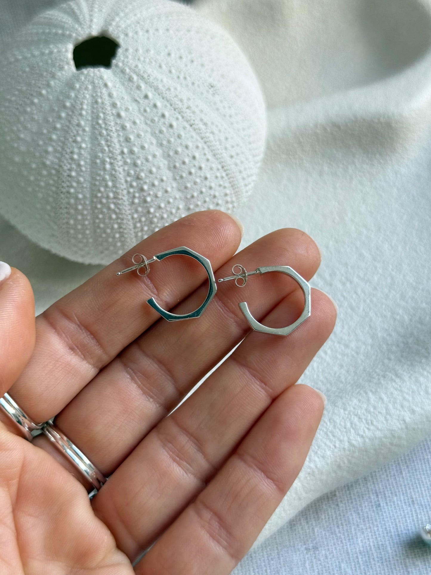Hexagonal plain hoops