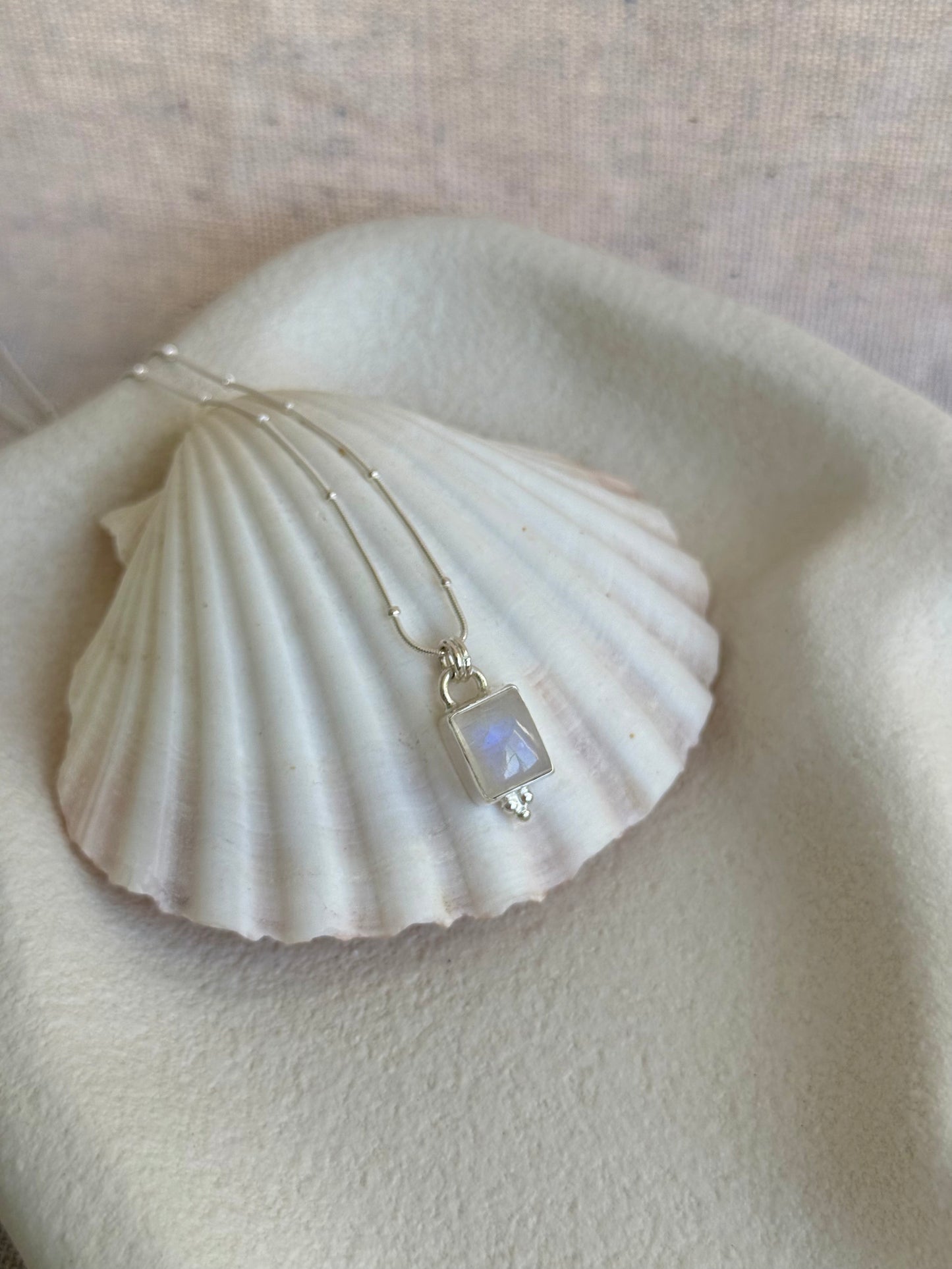 Single Fin Moonstone - Necklace