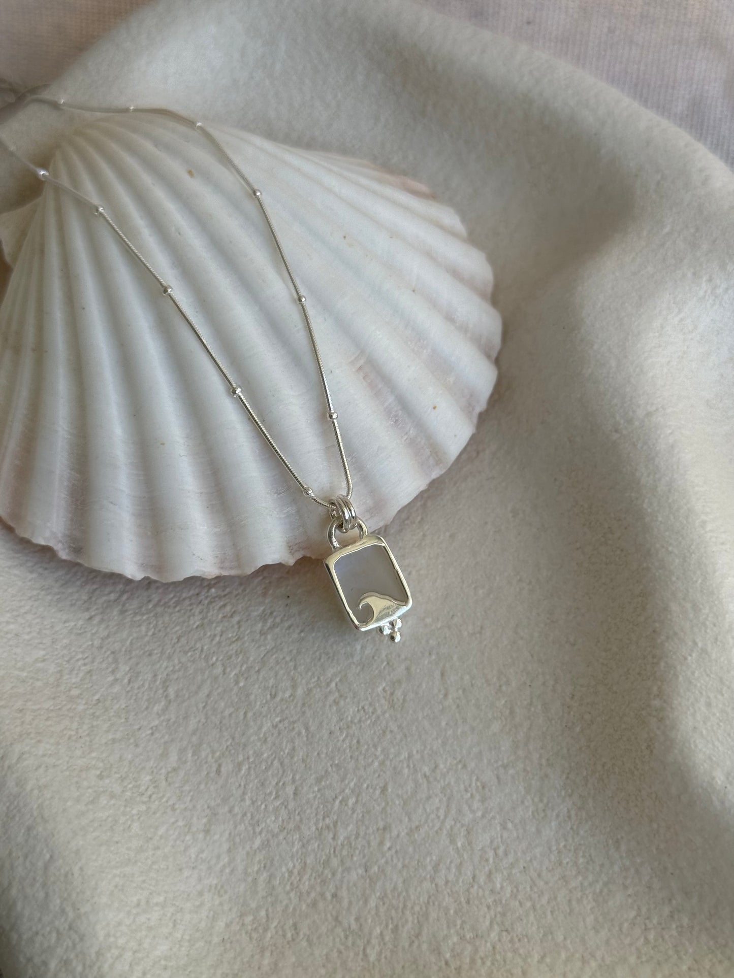 Single Fin Moonstone - Necklace