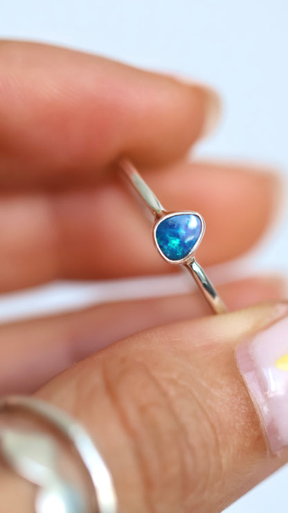 Mini opal Ring
