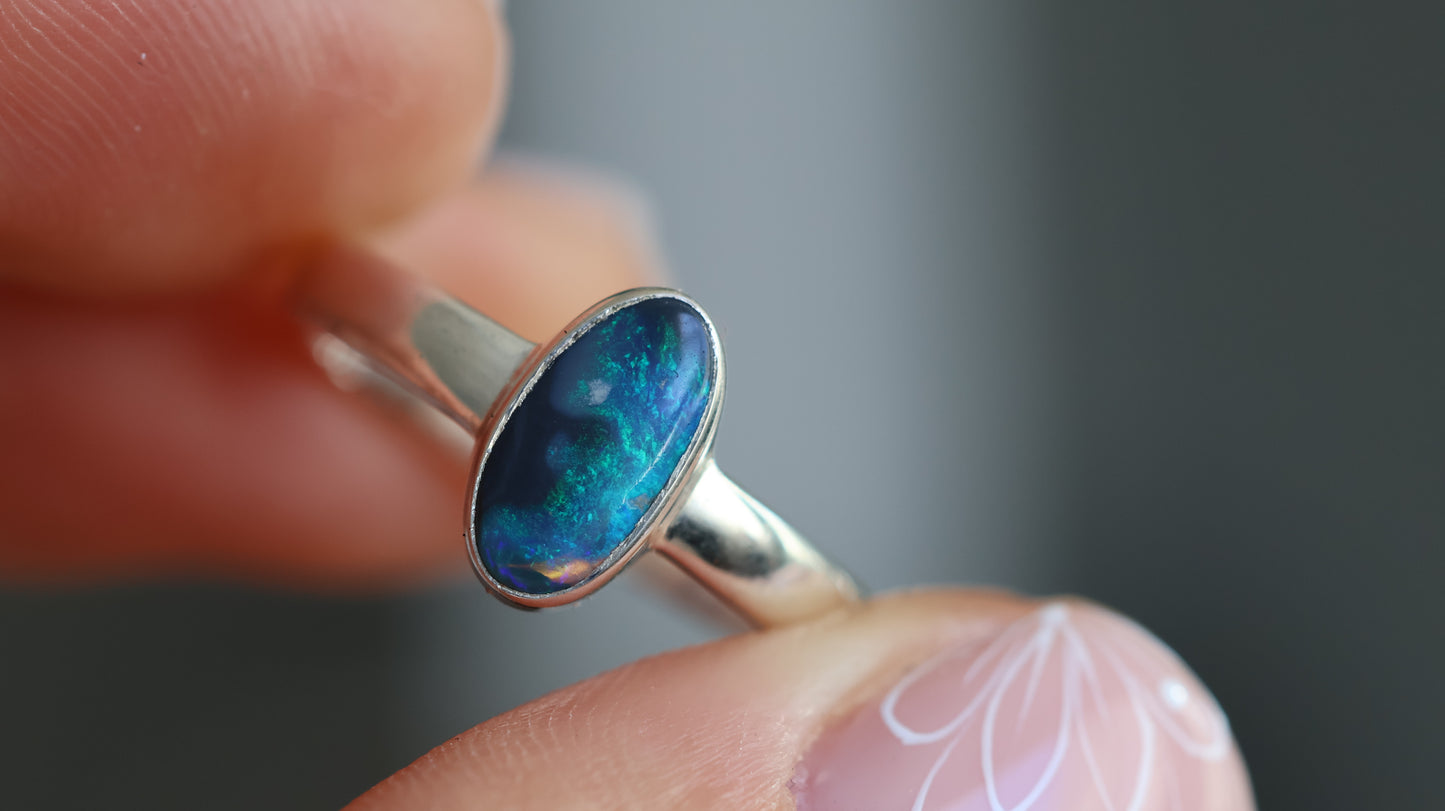 Solid Lightning Ridge Opal Size 7 (O)