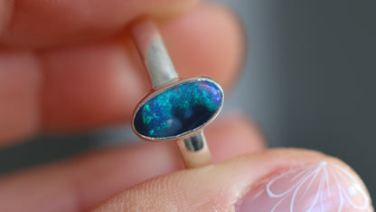Solid Lightning Ridge Opal Size 7 (O)