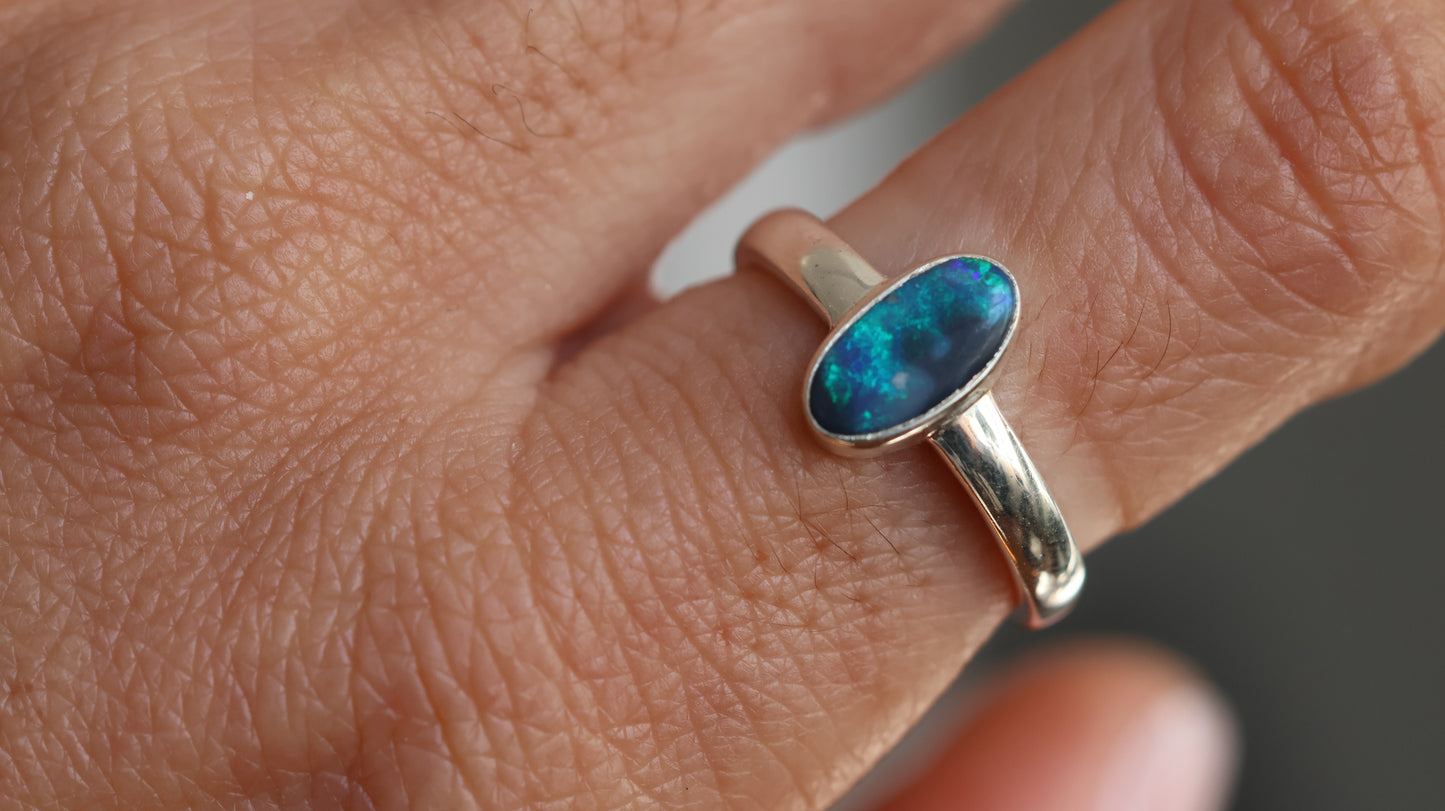 Solid Lightning Ridge Opal Size 7 (O)