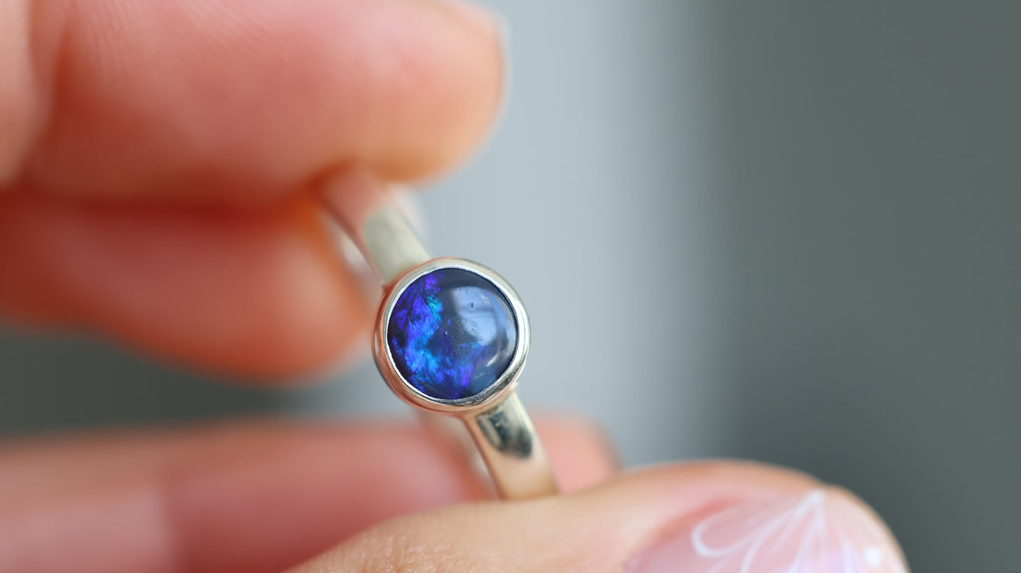 Solid Lightning Ridge Oapl Ring size 8.5 (Q 1/2)