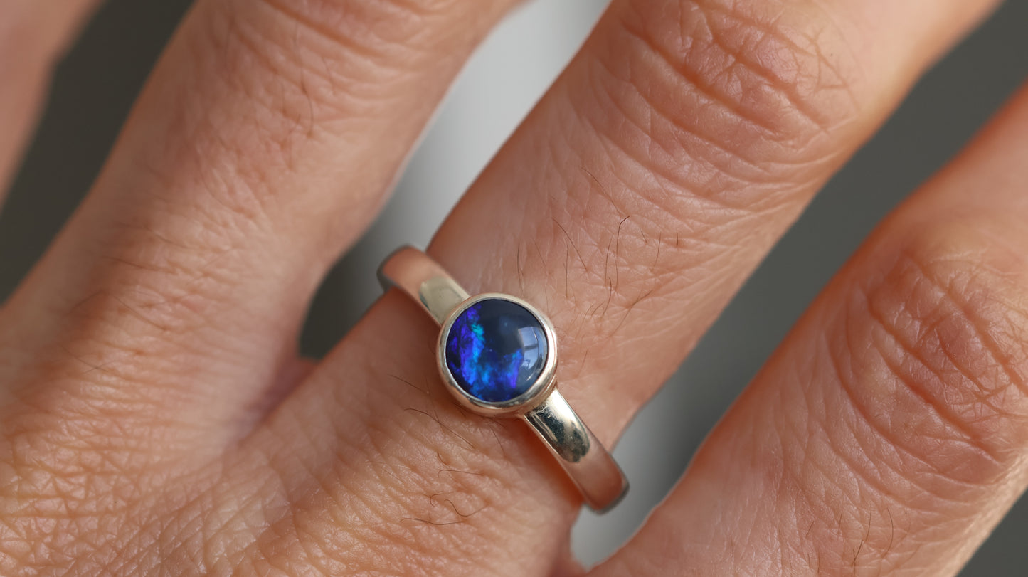 Solid Lightning Ridge Oapl Ring size 8.5 (Q 1/2)