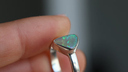 Solid Lightning Ridge Opal size 7.5 (P)