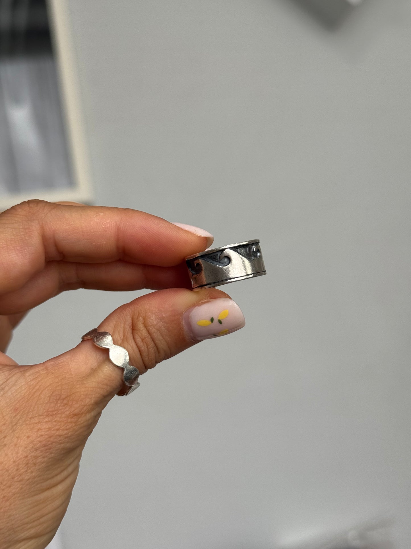 Plain wave ring
