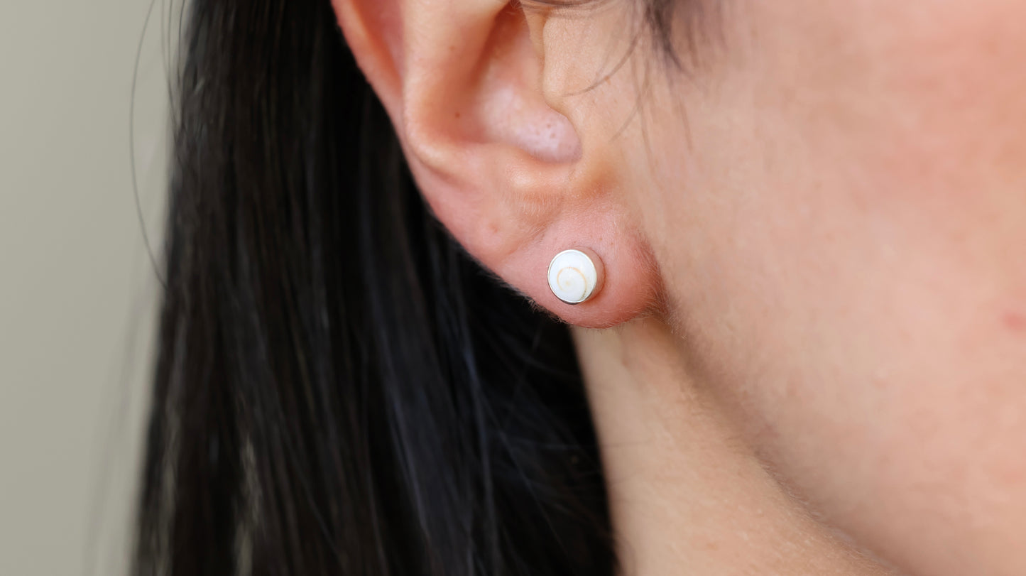 Operculum Studs