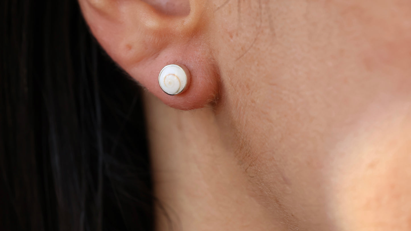 Operculum Studs