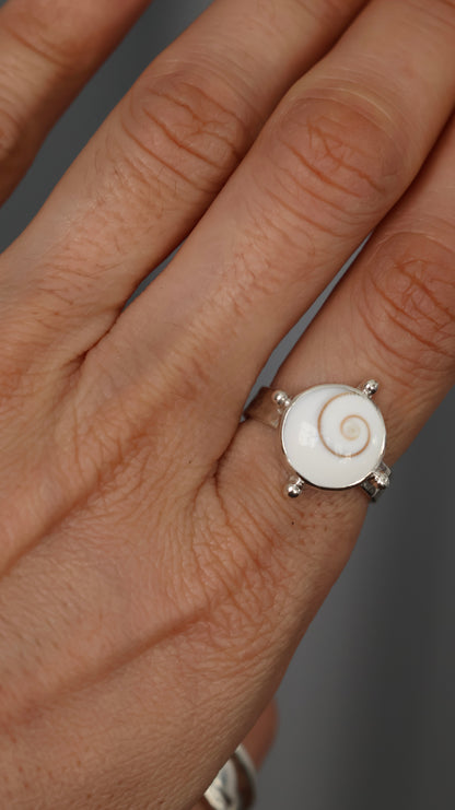 Operculum Hammered Ring