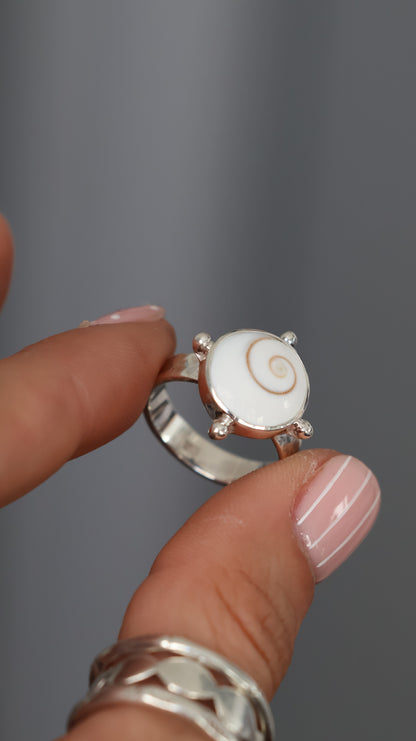 Operculum Hammered Ring