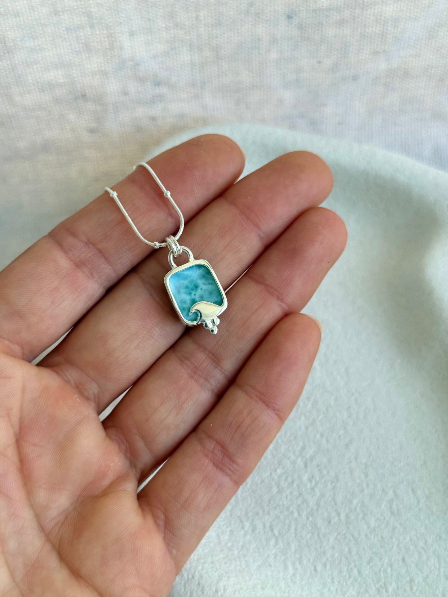 Single Fin - Necklace