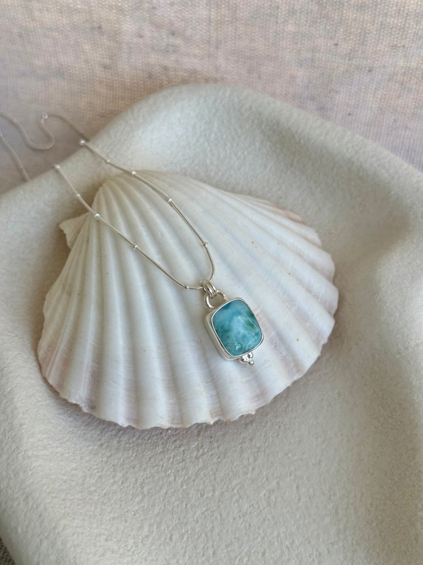 Single Fin - Necklace