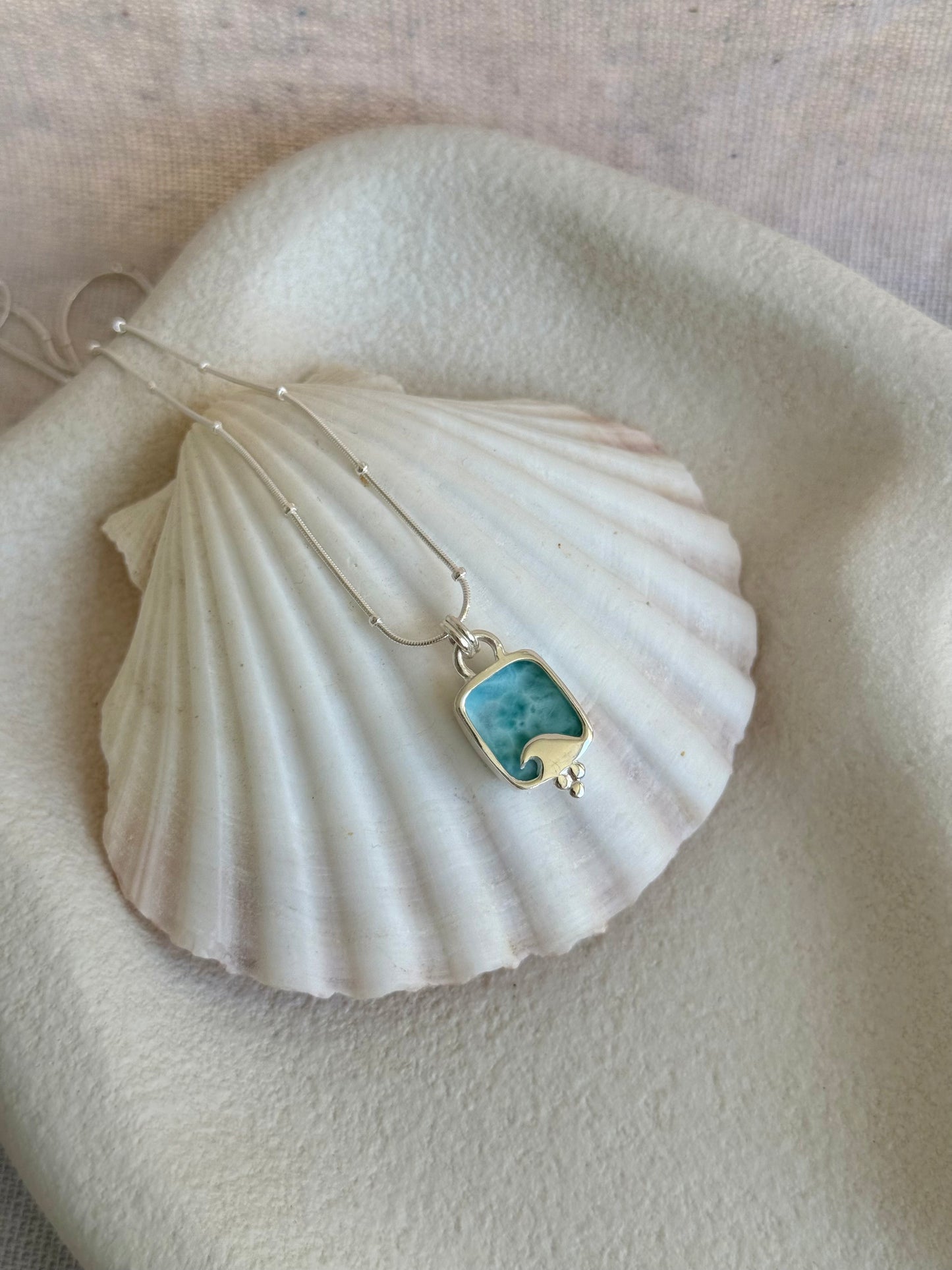 Single Fin - Necklace