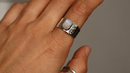 Liri — Moonstone Ring